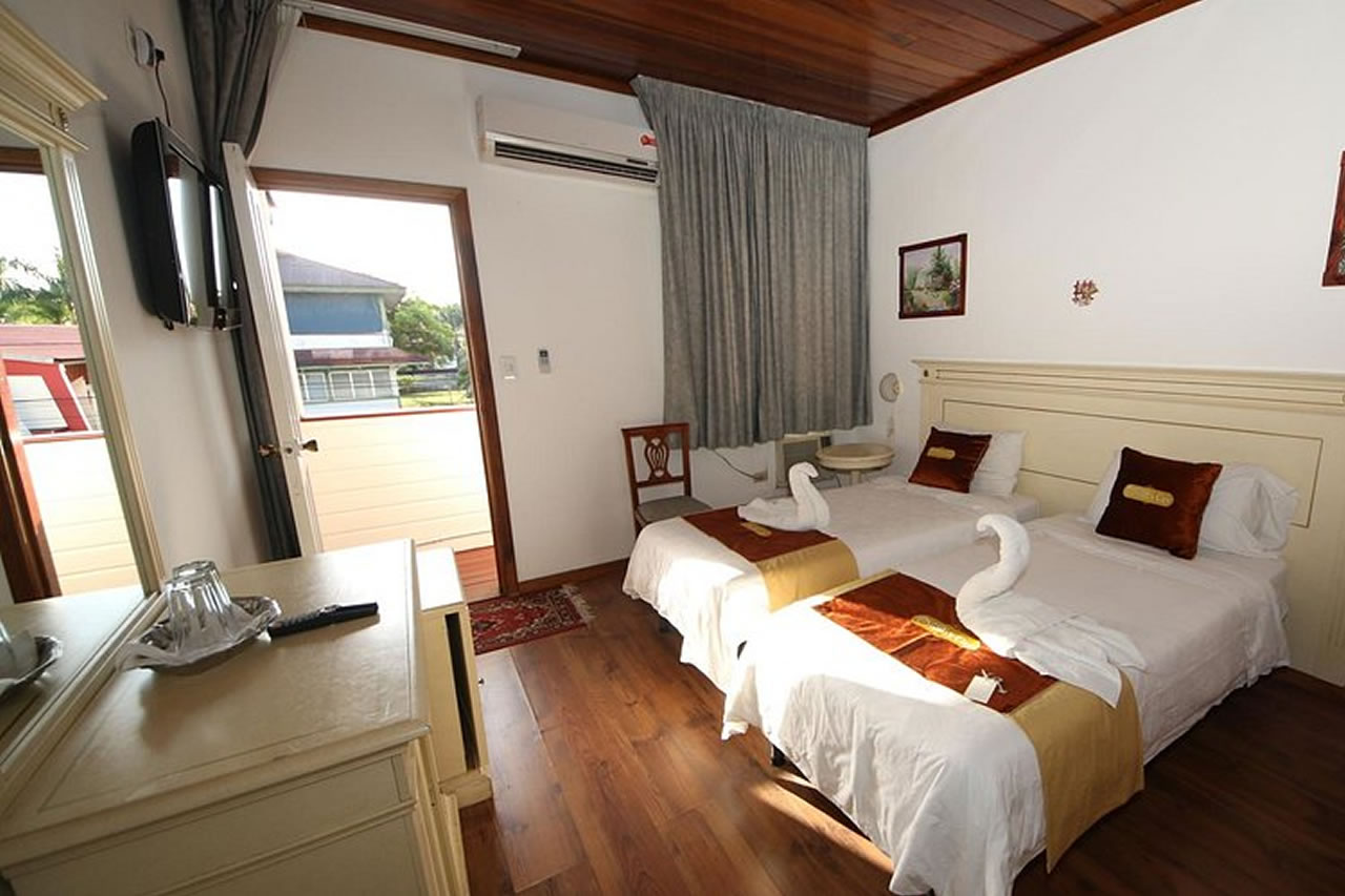 swan-s-cay-hotel